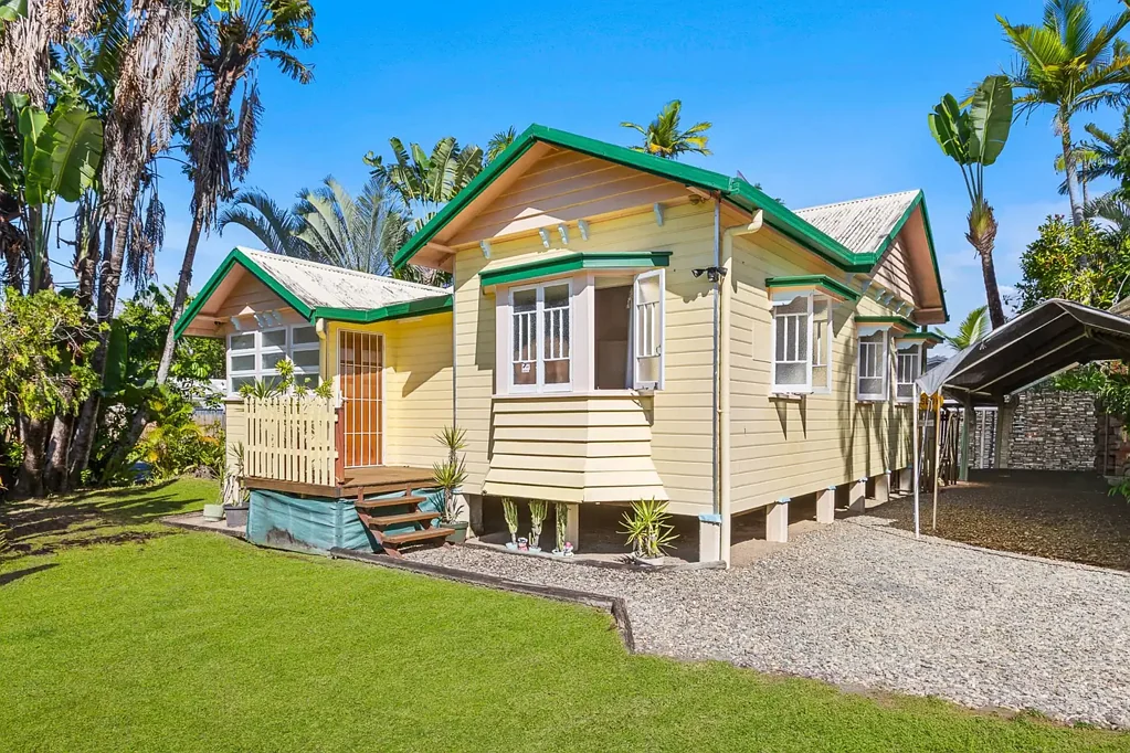 Manoora 2ห้องนอน Charming Queenslander Cottage – Full of Character, Privacy & Lifestyle Appeal
