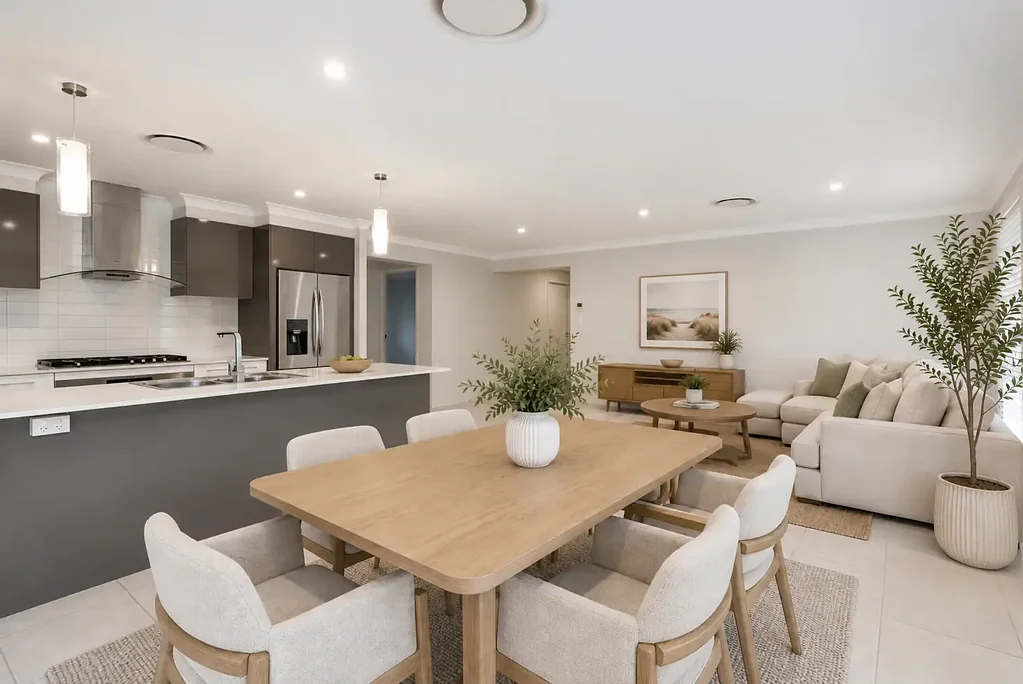 SPACIOUS FAMILY LIVING IN THE HEART OF COOMERA