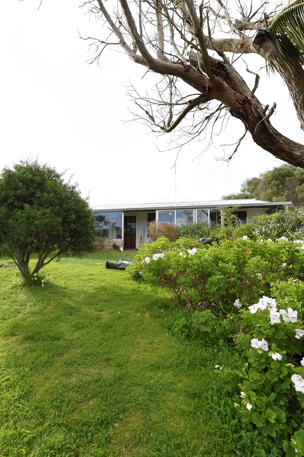 Walpole 3Kwarto Central Town Living with Water View Potential & R20 Duplex Development Site!