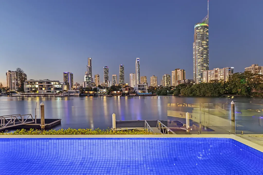 Surfers Paradise 4房  Front Row to Main River and the Surfers Paradise Skyline