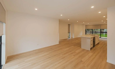 Near-new in Stanmore Bay and central location