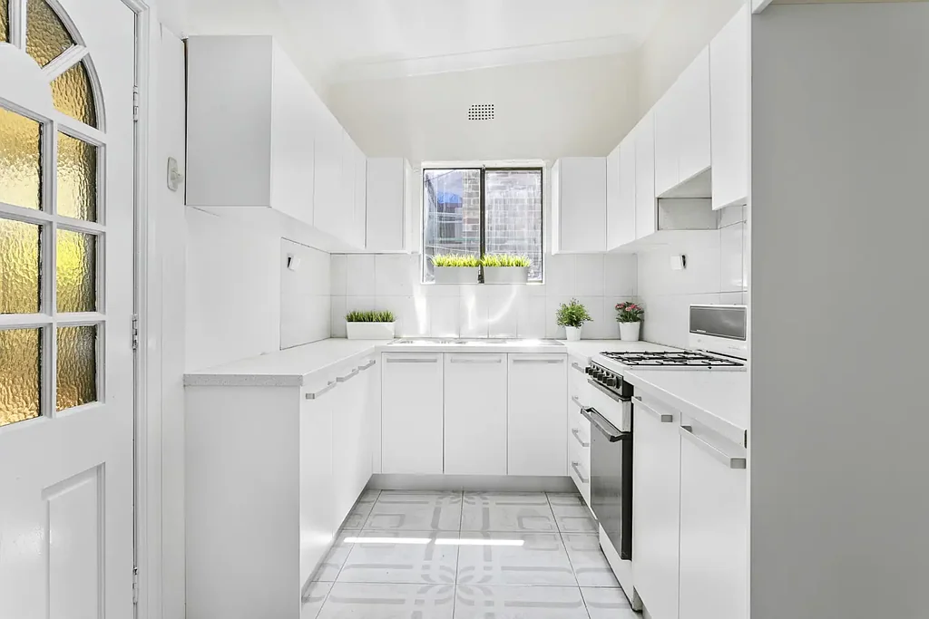 Extra large & spacious 1 bedroom garden apartment! Dulwich Hill - Summer Hill border!