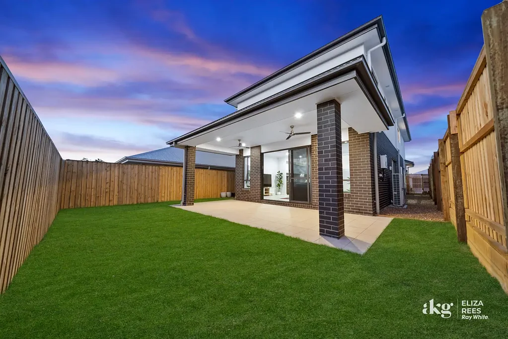 Greenbank 4房 Everleigh 的豪华 Orbit Home Luxury Orbit Home In Everleigh