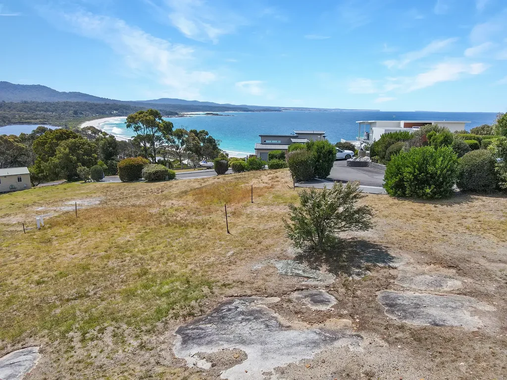 Binalong Bay  Monumental Bay of Fires Views