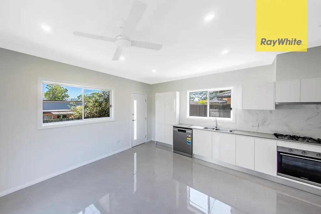 BRAND NEW TWO BEDROOM GRANNY FLAT WITH YARD - 950M WALK TO STATION