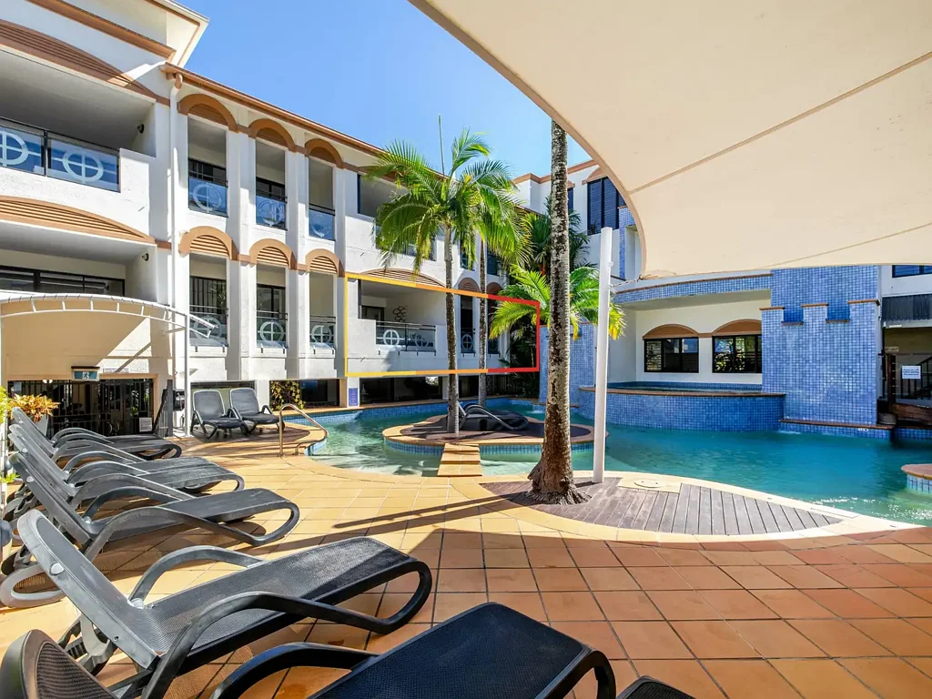 Port Douglas 2कमरा 7%+ NETT RETURN - HIGH INCOME RETURNING DUAL KEY APARTMENT IN THE HEART OF THE V