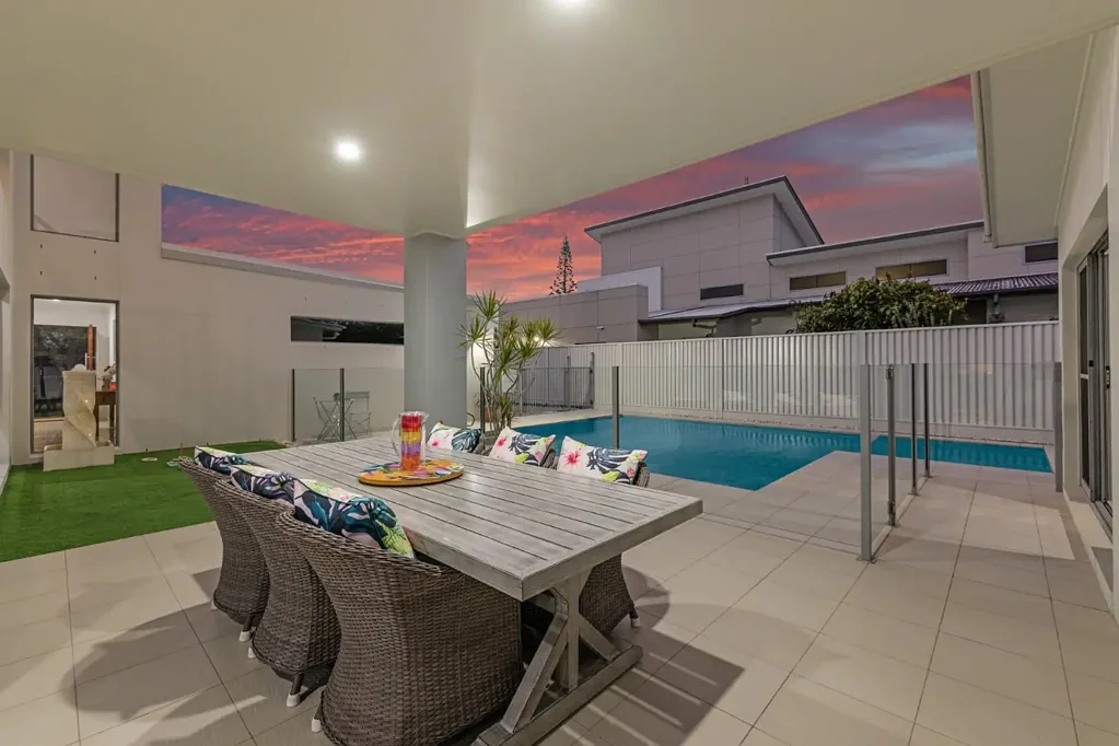 Pelican Waters 5कमरा ELEGANT RESIDENCE WITH STUNNING CANAL VIEW