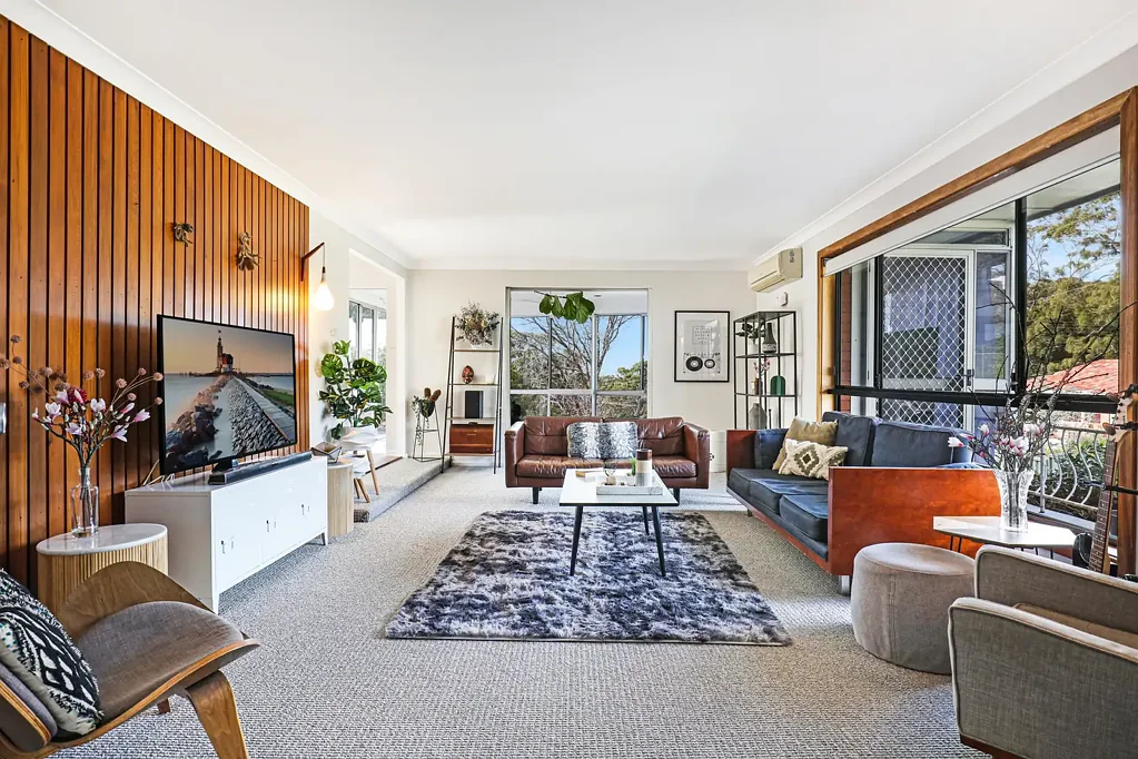 Mount Pleasant 4房 经典家庭住宅，融入现代升级 Classic family home with contemporary updates