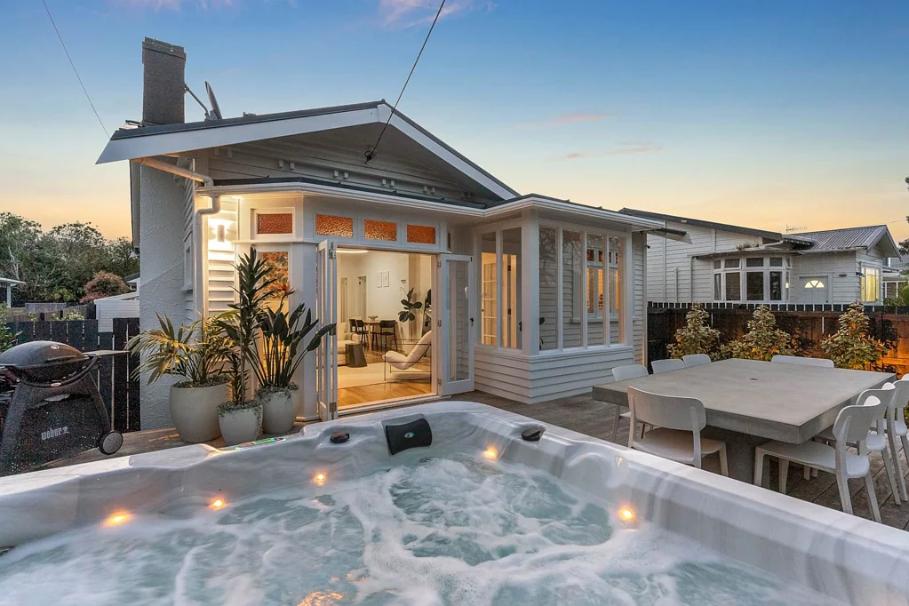 16 Walmer Road, Pt Chevalier, Auckland City, Auckland