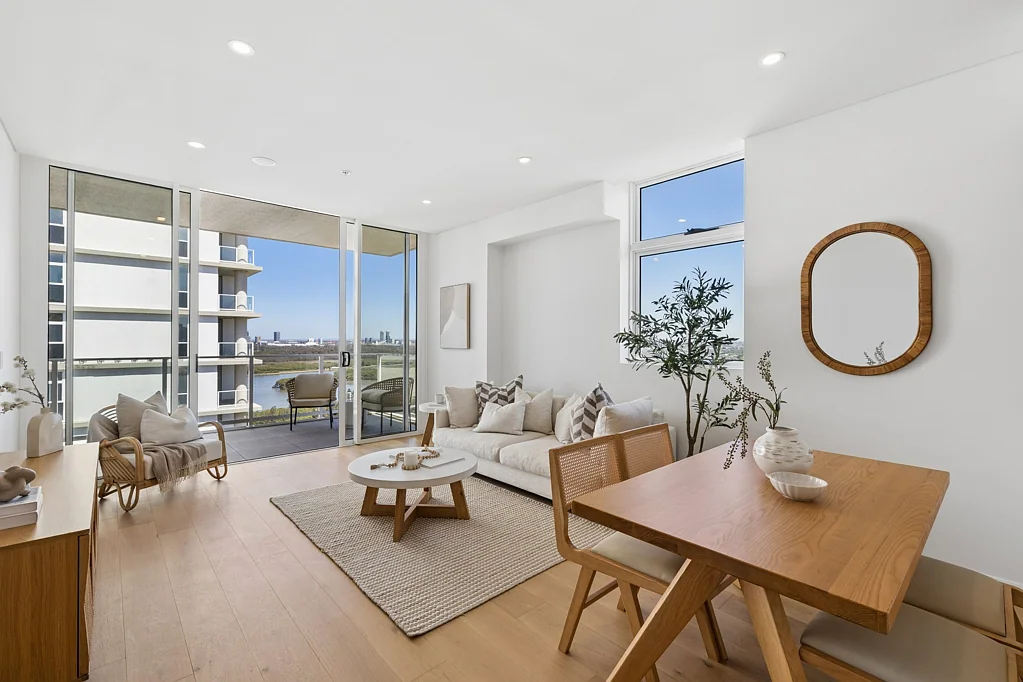 Melrose Park 2ਬੈੱਡਰੂਮ Stunning 2-Bedroom Apartment with Water & Harbour Bridge Views | Premium Layout Above Melrose Park Shopping Centre