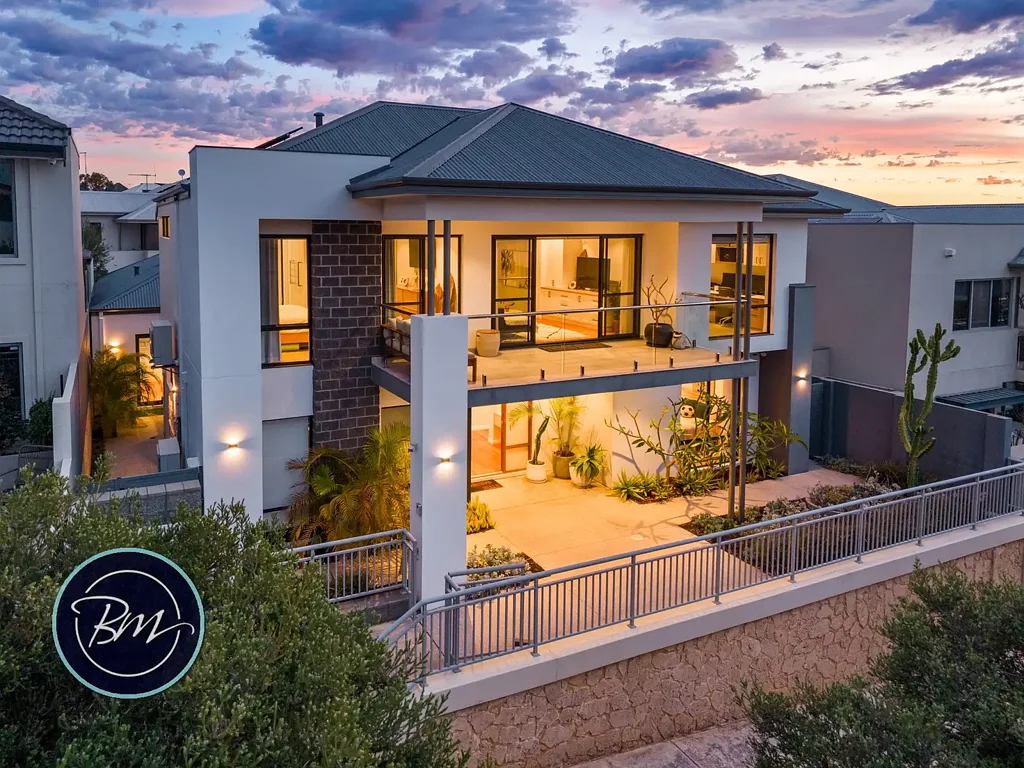 10 Huntress Avenue, North Coogee, WA 6163
