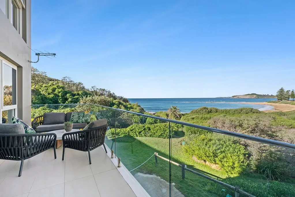 Mona Vale 3침실 Beachfront Living with Uninterrupted Ocean Views