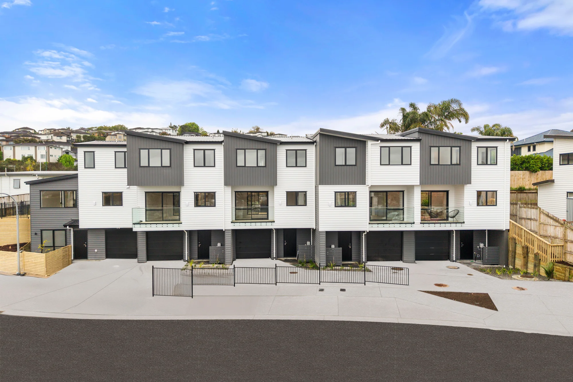 2/13 Rengarenga Rise, Fairview Heights, North Shore City, Auckland