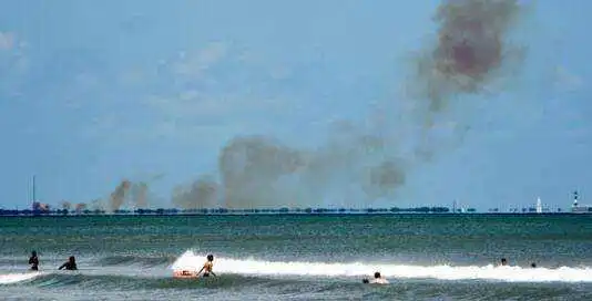 美SpaceX公司载人龙飞船试射出故障 现场浓烟滚滚