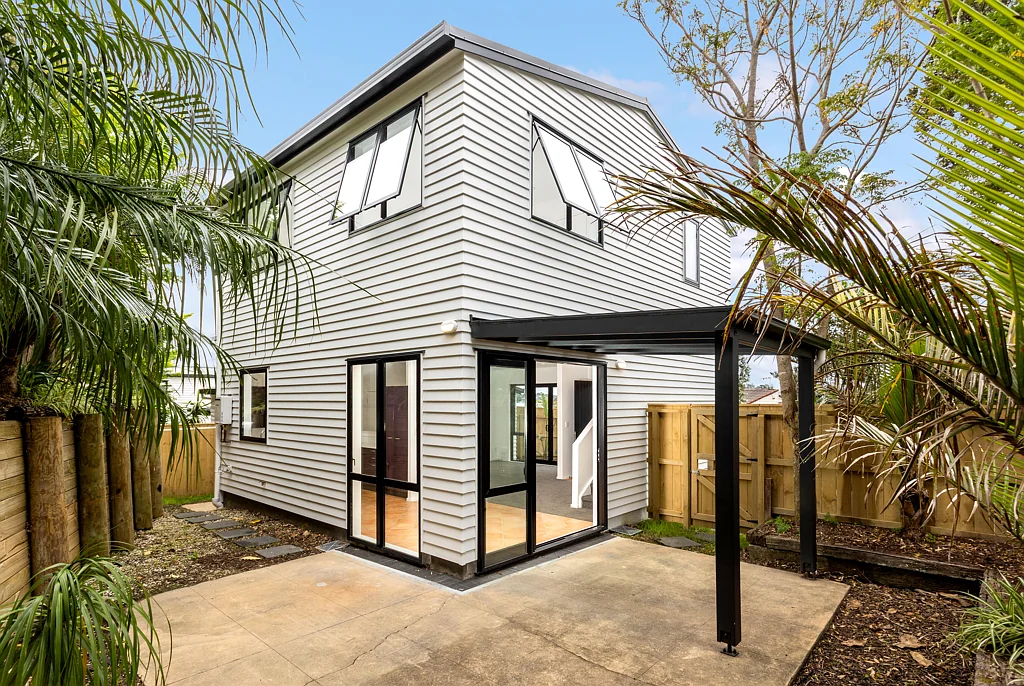 Totara Vale 2房  Modern, Private & Immaculate