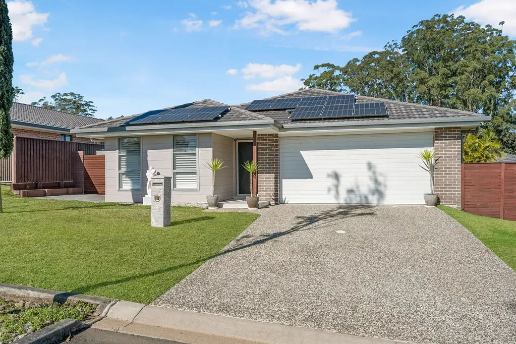 10 Yarralumla Parade, Thrumster, NSW 2444