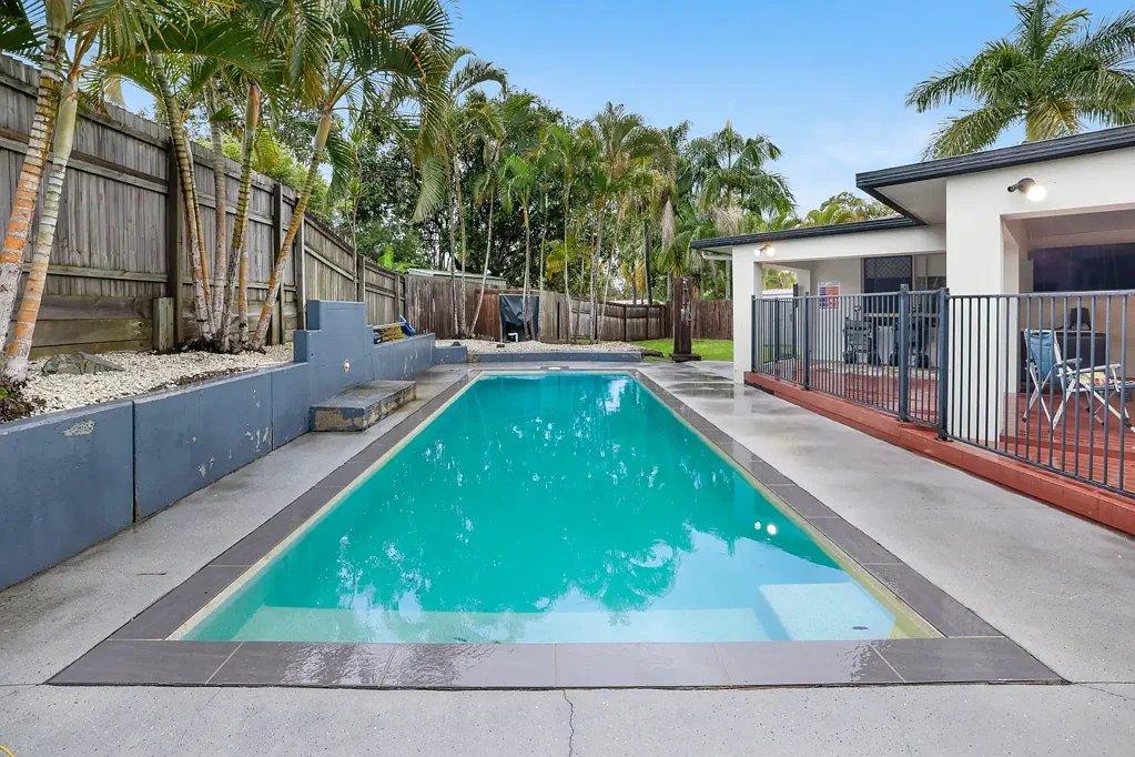 Parkwood 5房  Tropical Poolside Paradise with Flexible Multigenerational Living