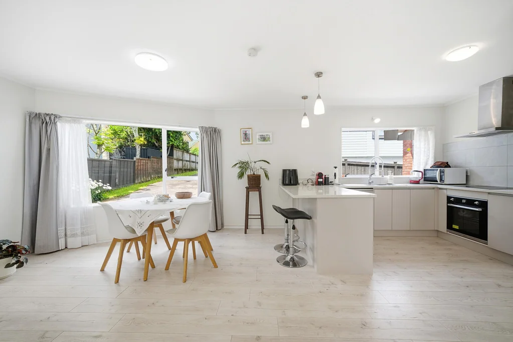 Forrest Hill 3 Bedroom Tranquil Living in a Double Westlake Zone