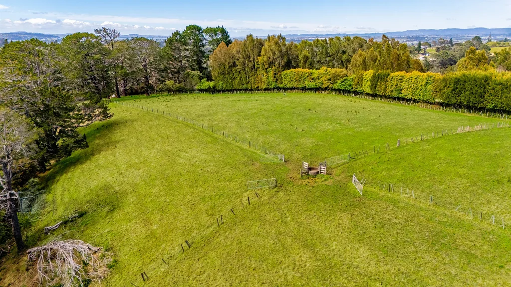 Coatesville Looking for opportunity? Barn on 3.29 Hectares