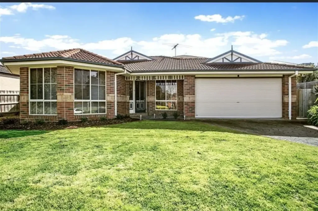 For Rent  41 Fieldstone Boulevard Beaconsfield