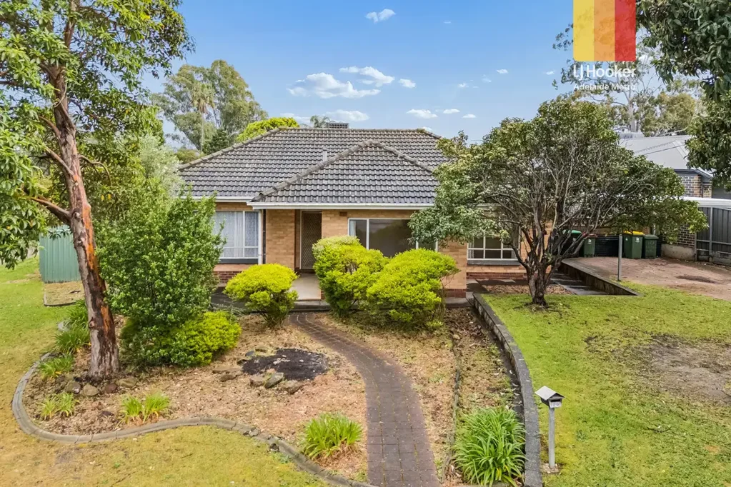 Banksia Park 3침실 Convenient Corner Appeal with Plenty of Potential