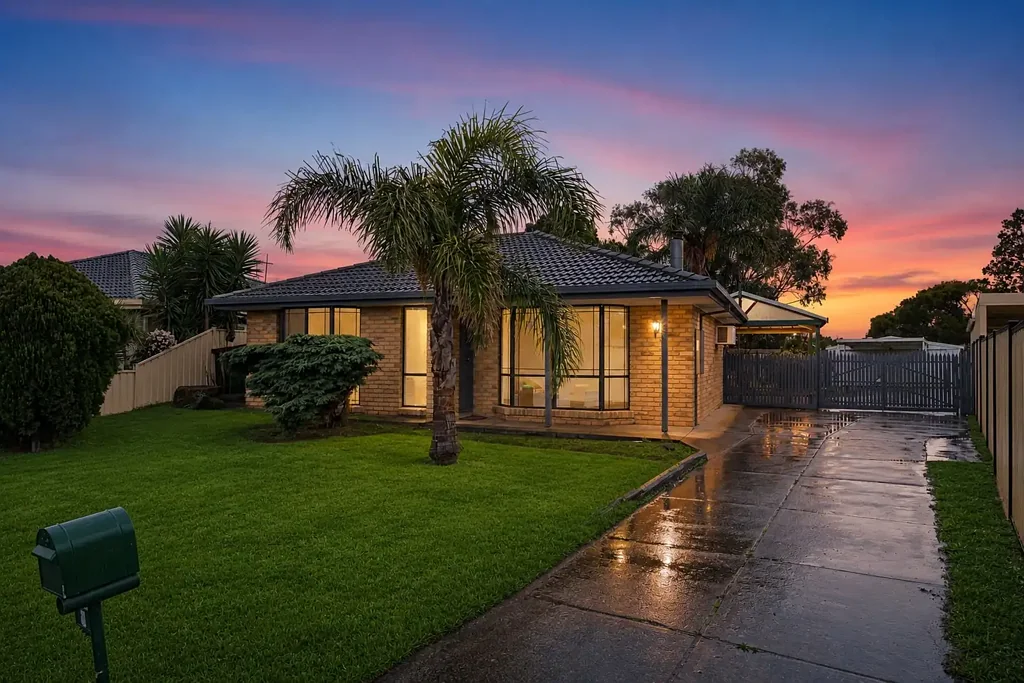 Hampton Park 3房 无限机遇，坐拥一块巨大的约806平方米土地！ Endless Opportunities on a Massive 806m� Block (Approx.)!