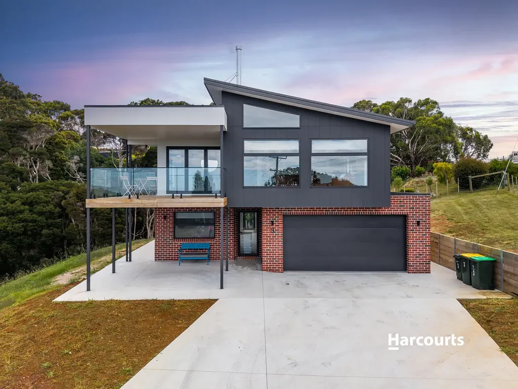 Leith 6 Bedroom Stunning New Build with Ocean Views in Prime Leith Location