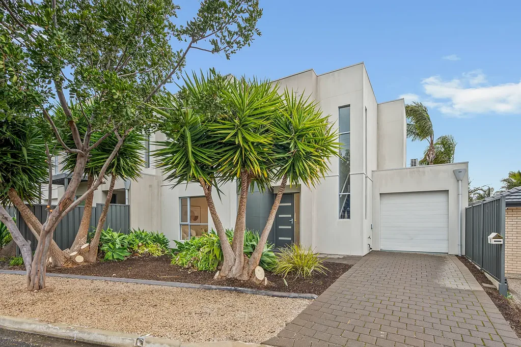 Port Noarlunga 3房  Sophisticated Townhouse Close to Beach Road and the Esplanade