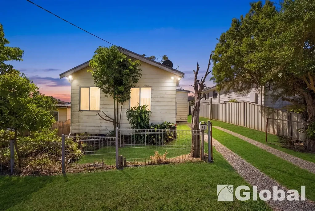 Speers Point 3침실 Renovate, Rebuild or Reimagine in a Prime Lakeside Location