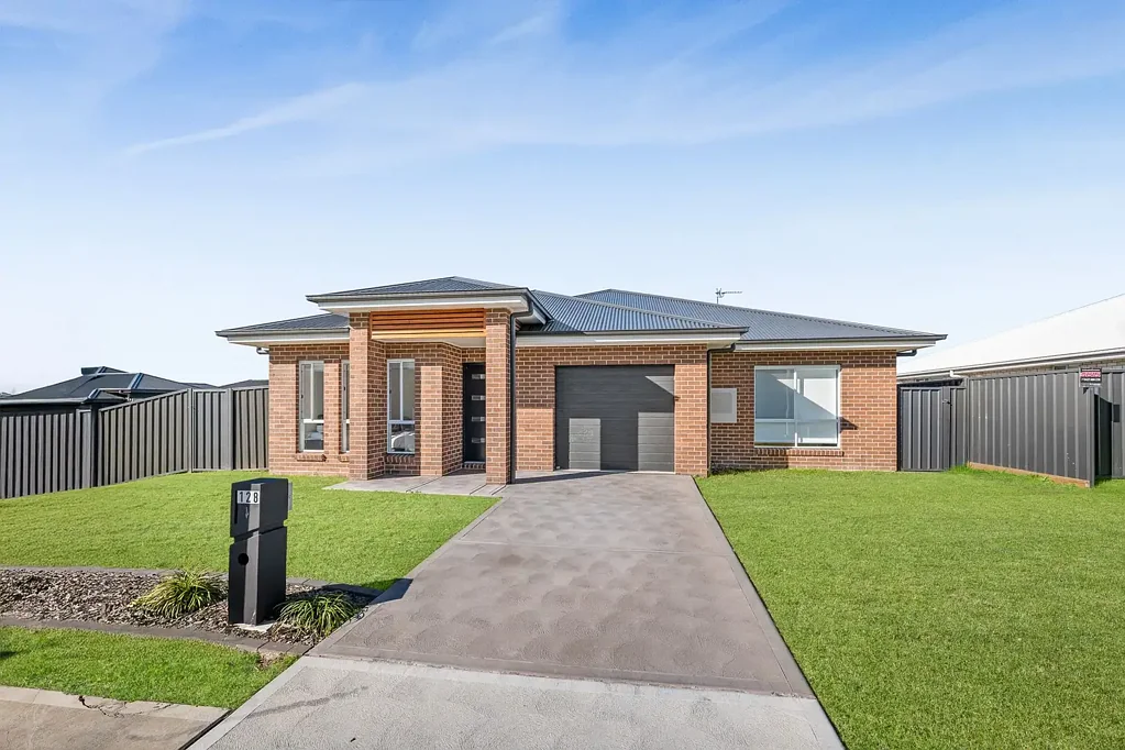 128 Averys Lane, Heddon Greta, NSW 2321