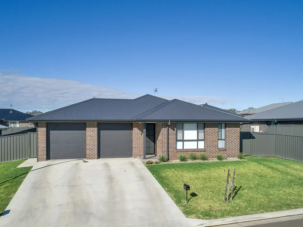 11-11a Evesham Circuit, North Tamworth, NSW 2340
