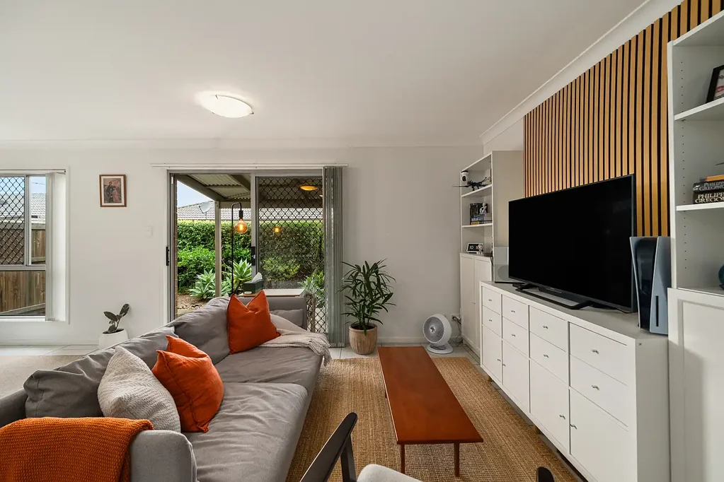 North Lakes 4ห้องนอน VACANT || Spacious Four-Bedroom Townhouse with Two Master Suites & Green Space Outlook
