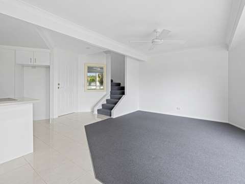 Large Townhouse, Unfurnished in Central Location