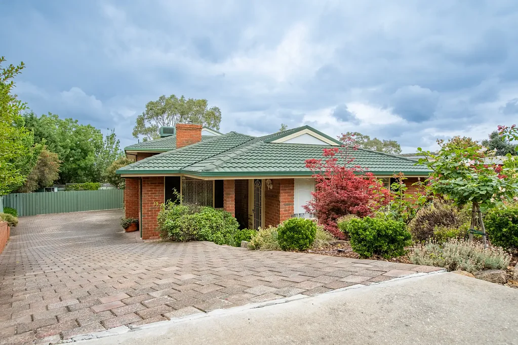 8 Mountain View Drive, Lavington, NSW 2641