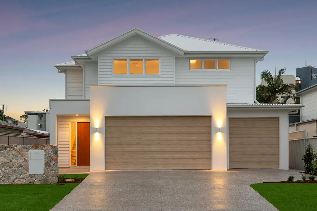 Golden Beach 7房  A statement in premium dual living in a blue-chip coastal setting