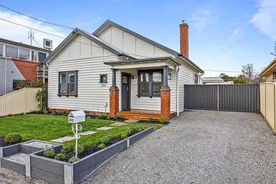 Golden Point 3房  Fully Renovated Weatherboard Home – Simply Move In and Enjoy