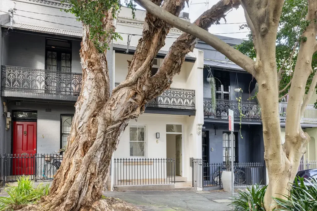 Beautifully appointed 3-level house in leafy cul-de-sac