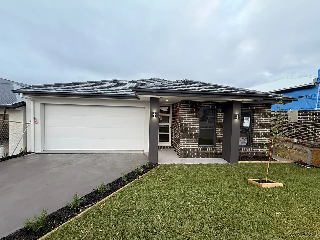 Brand New Modern Home in Family-Friendly Nar Nar Goon – Ready to Move In!