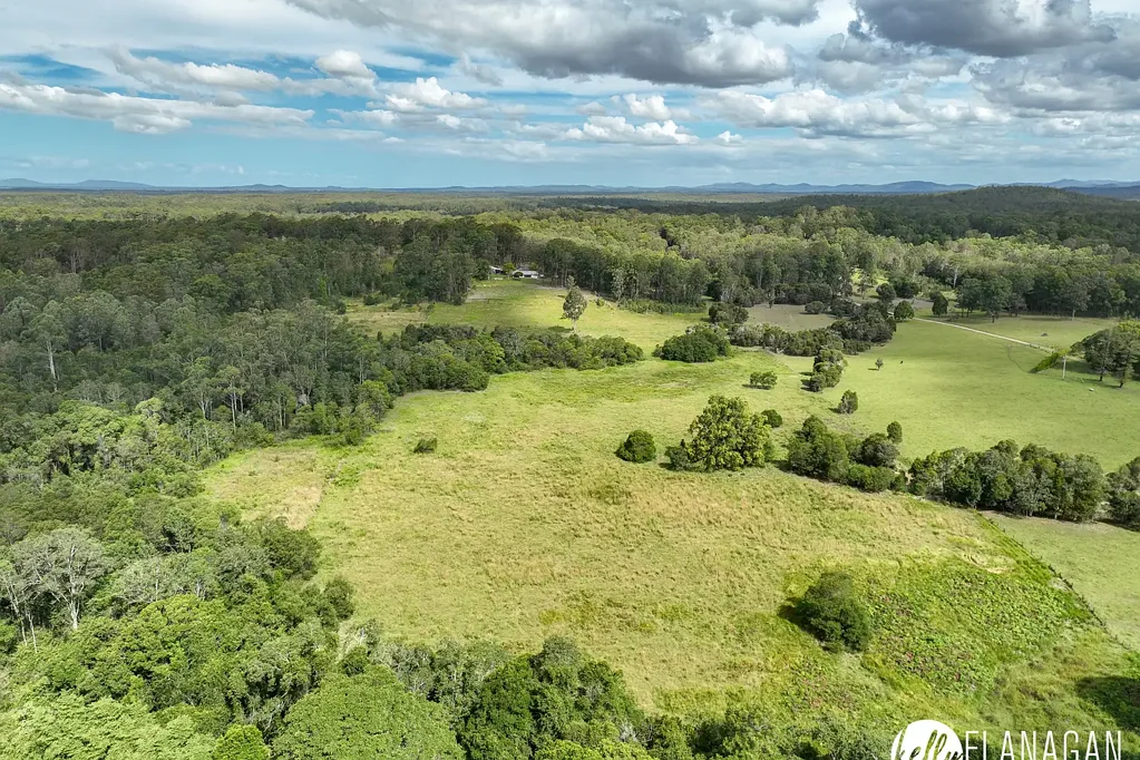 Collombatti  Hobby Farm + Character Home + Huge Separate Visitors Accommodation + Big Shed + Creek Frontage - 15.97Ha. (40Ac)