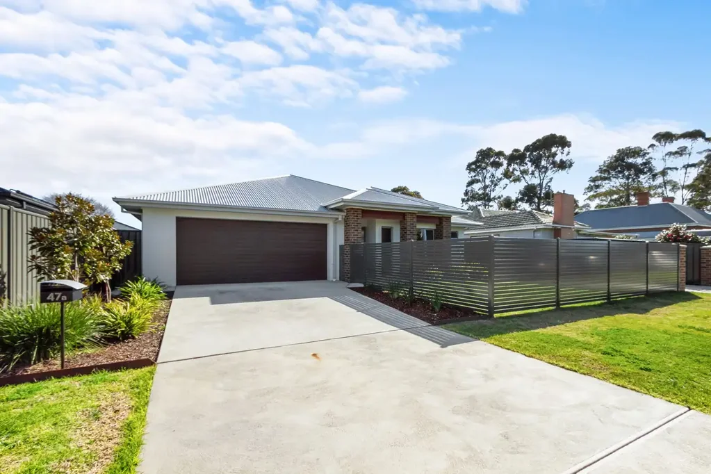 Sale 3 Bedroom Contemporary townhouse living in a coveted East Sale location