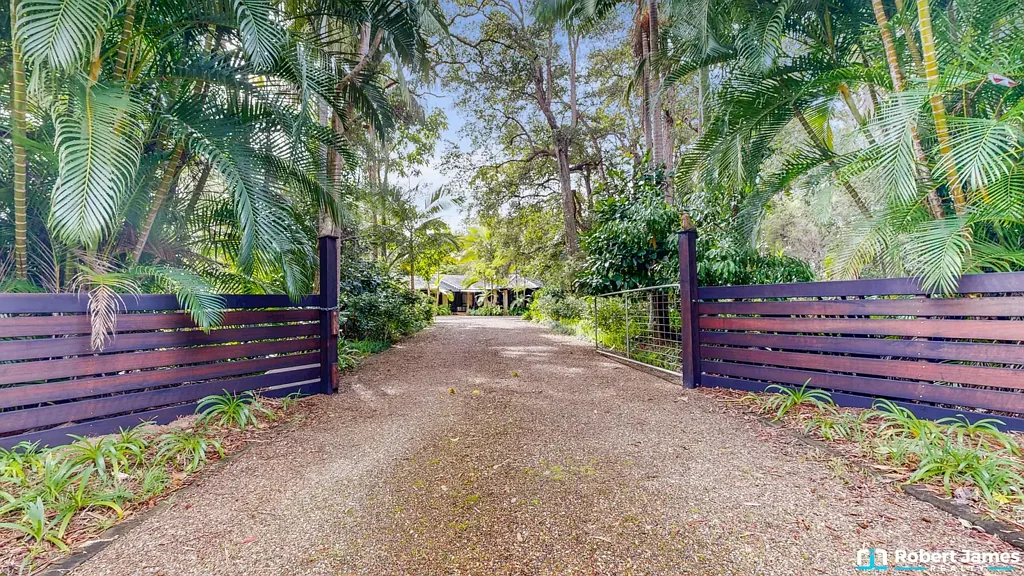 Cooroibah 4部屋 Small Acreage Delight - Priced To Sell - Do Not Miss Out!