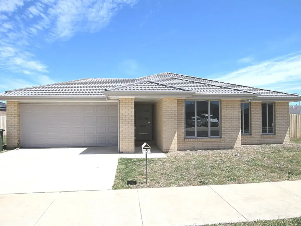 NEAT FAMILY HOME IN NORTH WARRNAMBOOL