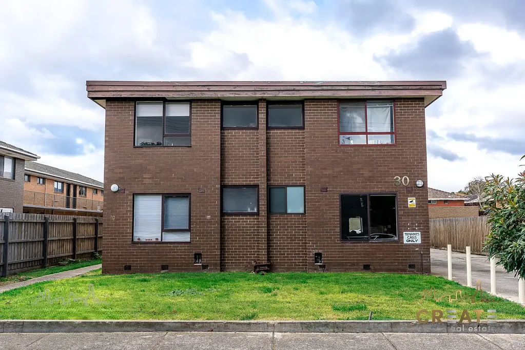 CONVENIENTLY LOCATED 2-BEDROOM APARTMENT