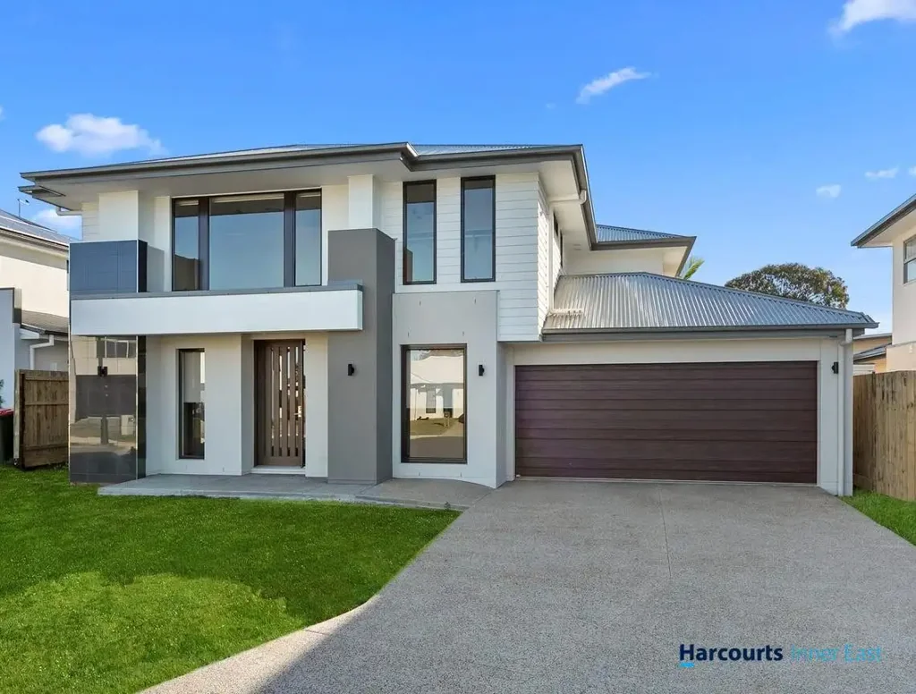 Modern Family Entertainer in a Prime Location