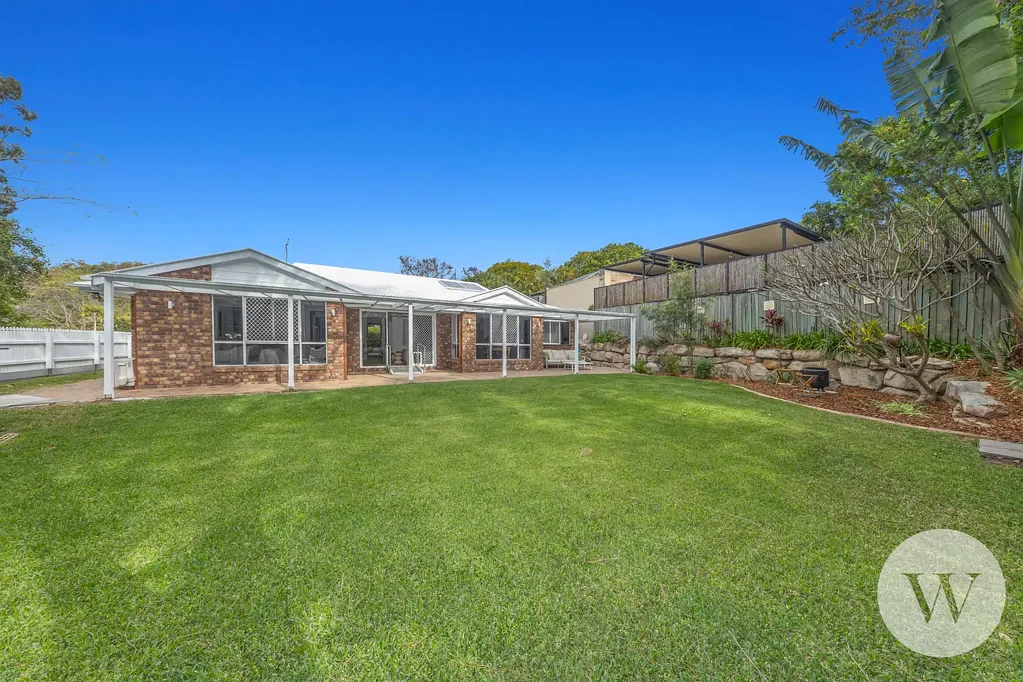 Holland Park 4कमरा Renovated, Single Level and Neighbouring Whites Hill Reserve
