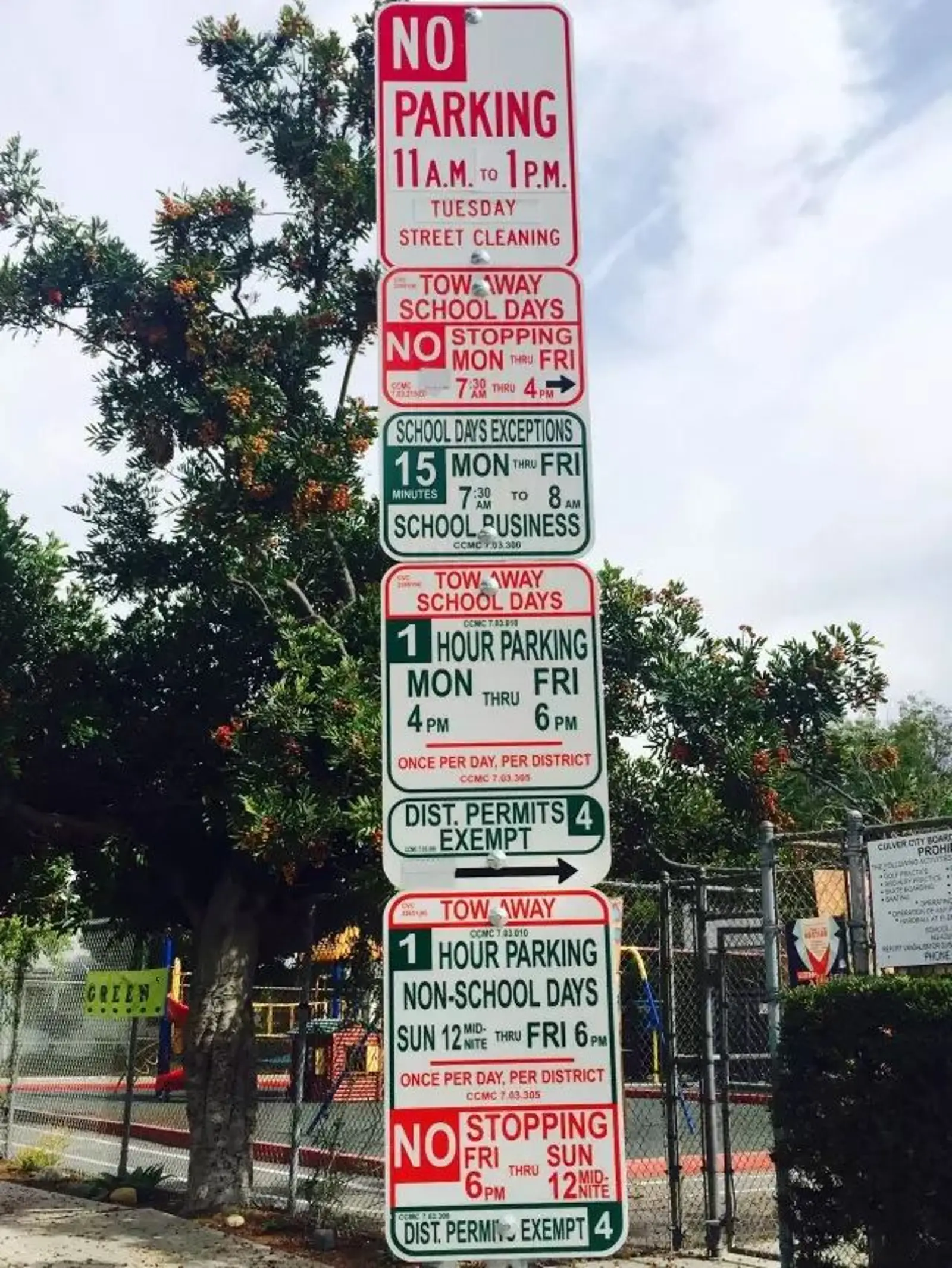 小心吃巨额罚单!美国老司机都不知的街头停车“潜规则”,这样停才安全