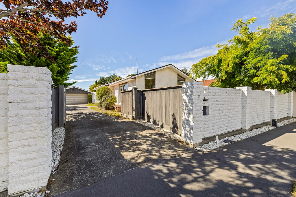 10 Glen Place, Parklands, Canterbury