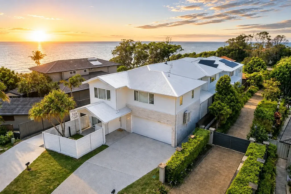 Sapphire Beach 4 Slaapkamer Ocean Views, Exceptional Scale and Lift Access