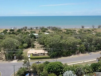 Moore Park Beach 3房  House at Moore Park Beach . Listen to the waves