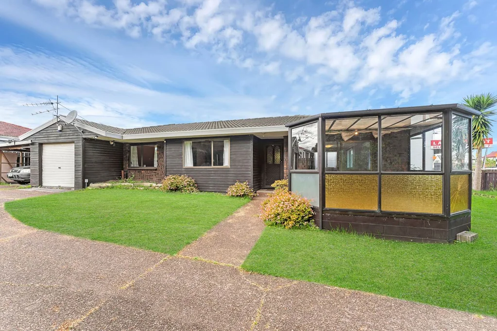 Manurewa 3Phòng ngủ URGENT SALE – MUST BE SOLD TODAY!